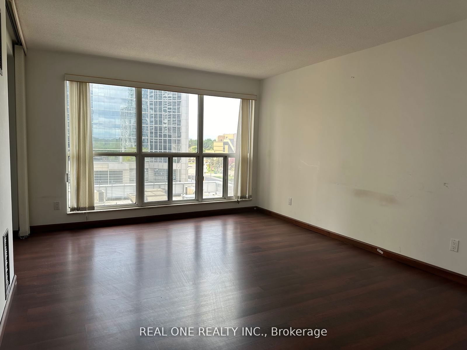 18 Hollywood Ave, unit 705 for rent - image #10