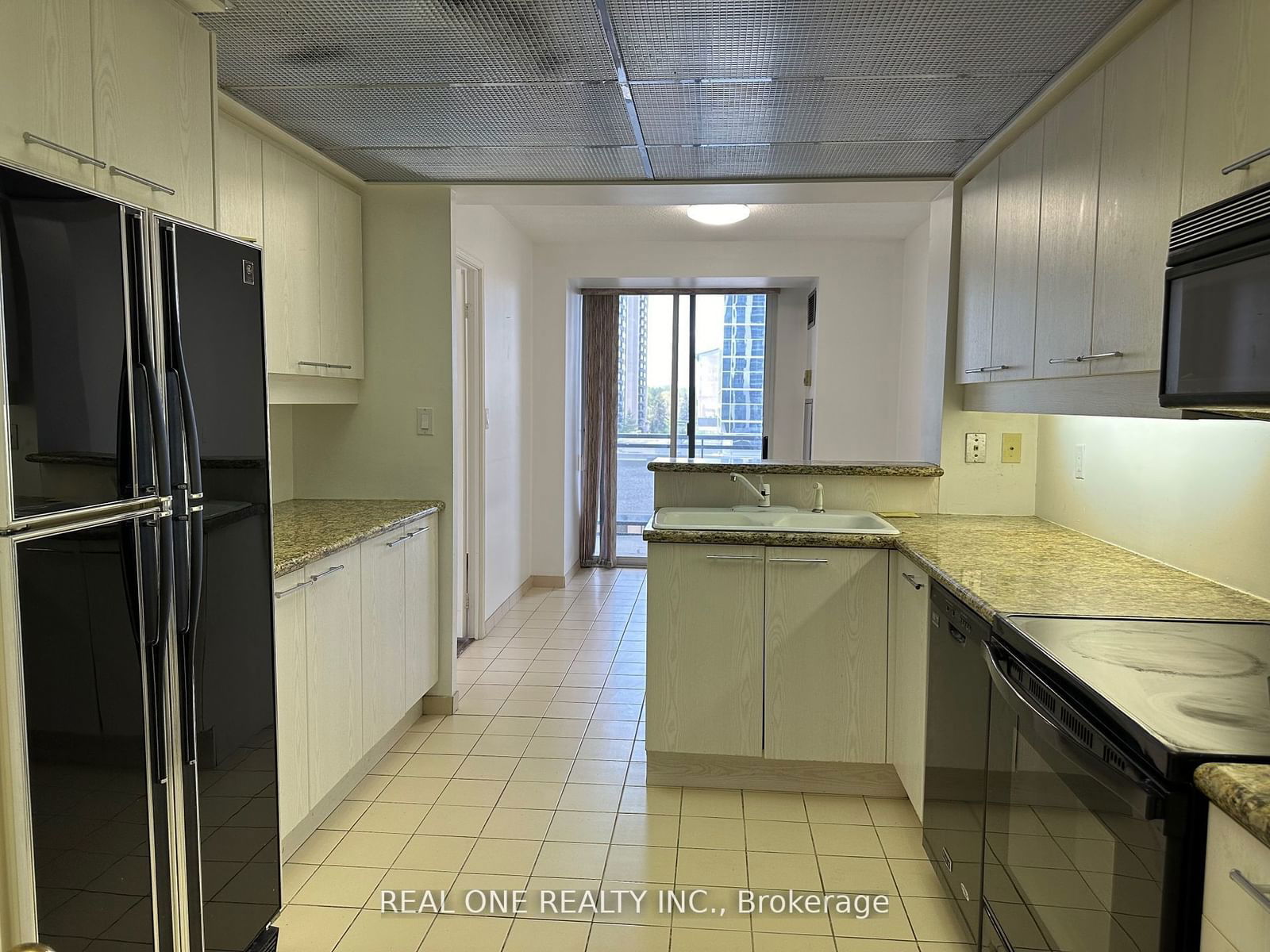 18 Hollywood Ave, unit 705 for rent - image #4