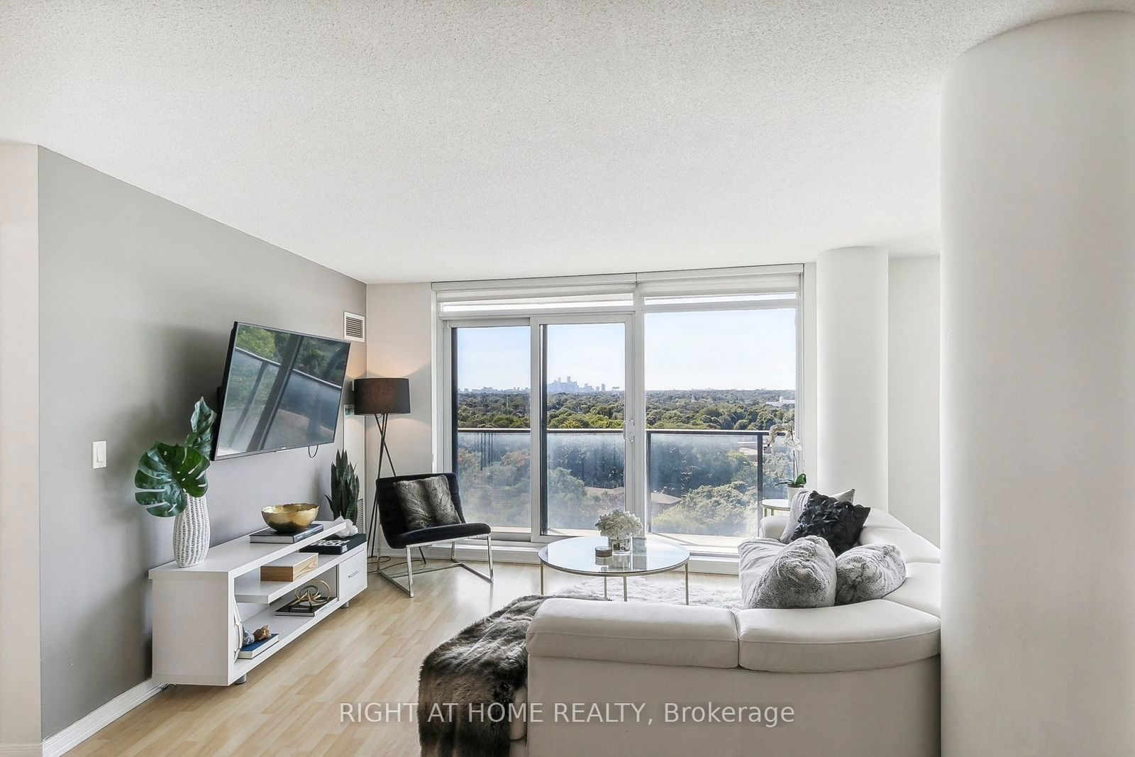 18 Valley Woods Rd, unit PH104 for sale - image #5