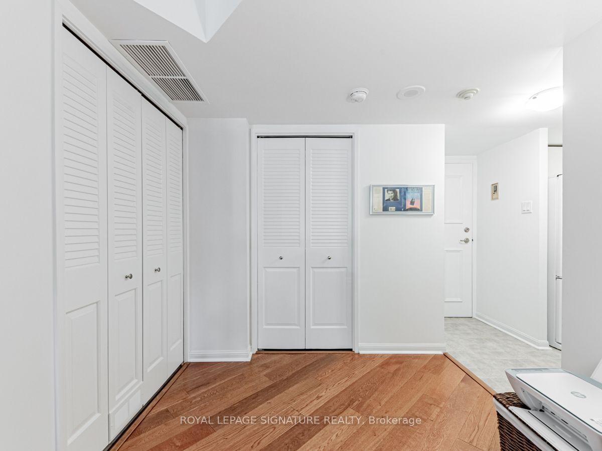 245 The Donway W, unit 111 for sale - image #8