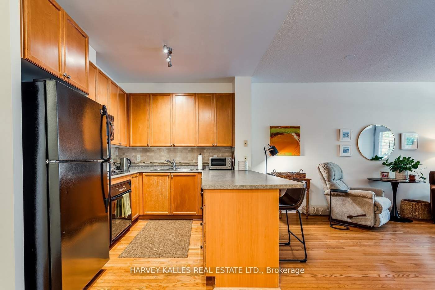 245 Davisville Ave, unit 113 for rent - image #6