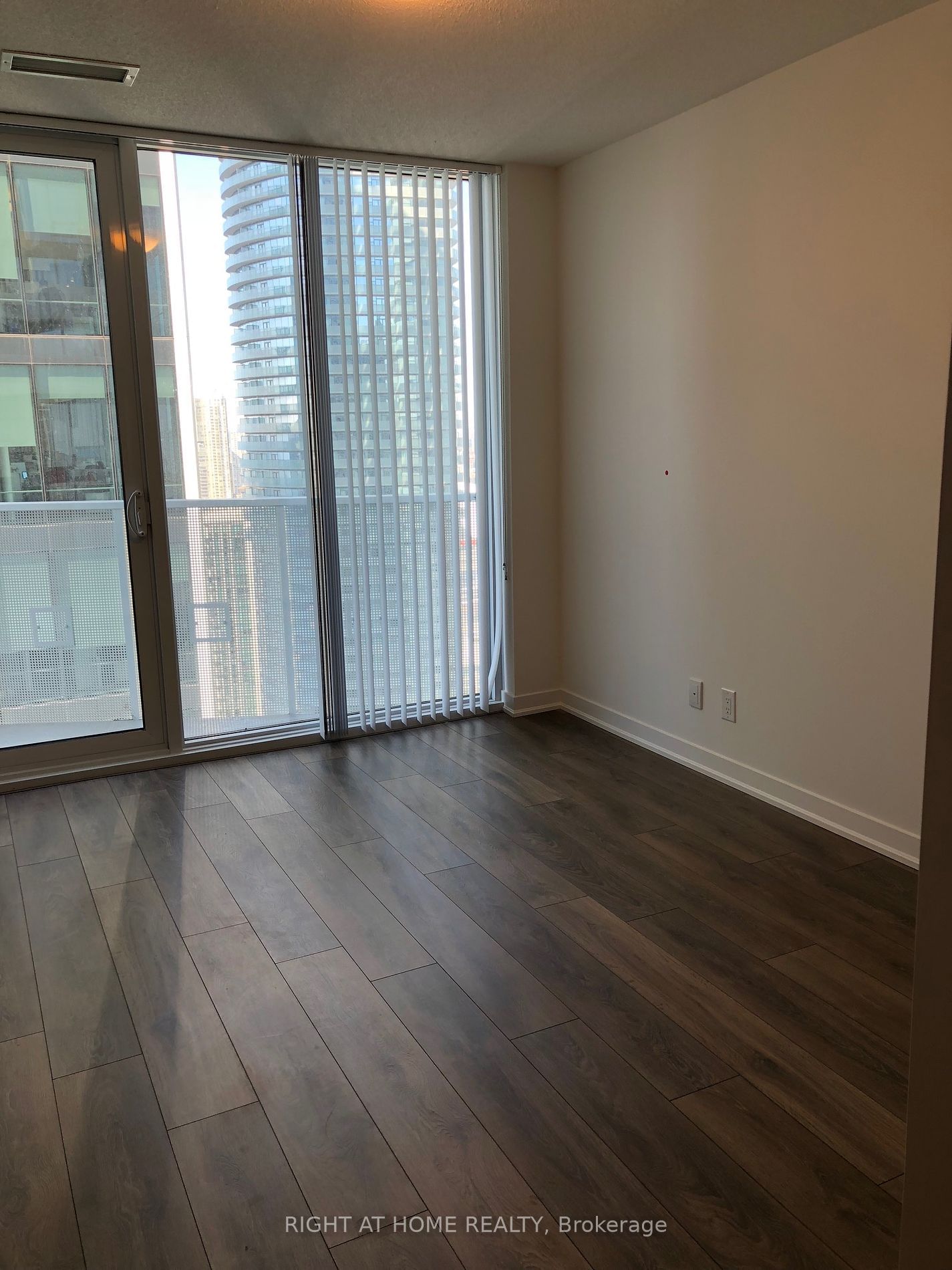 100 Harbour St, unit 3911 for rent