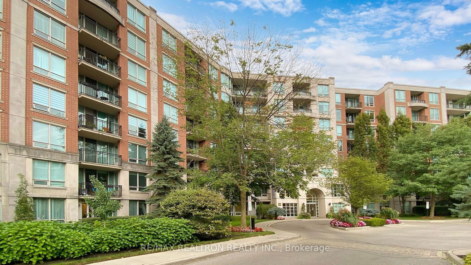 28 William Carson Cres, unit PH08 for rent - image #2