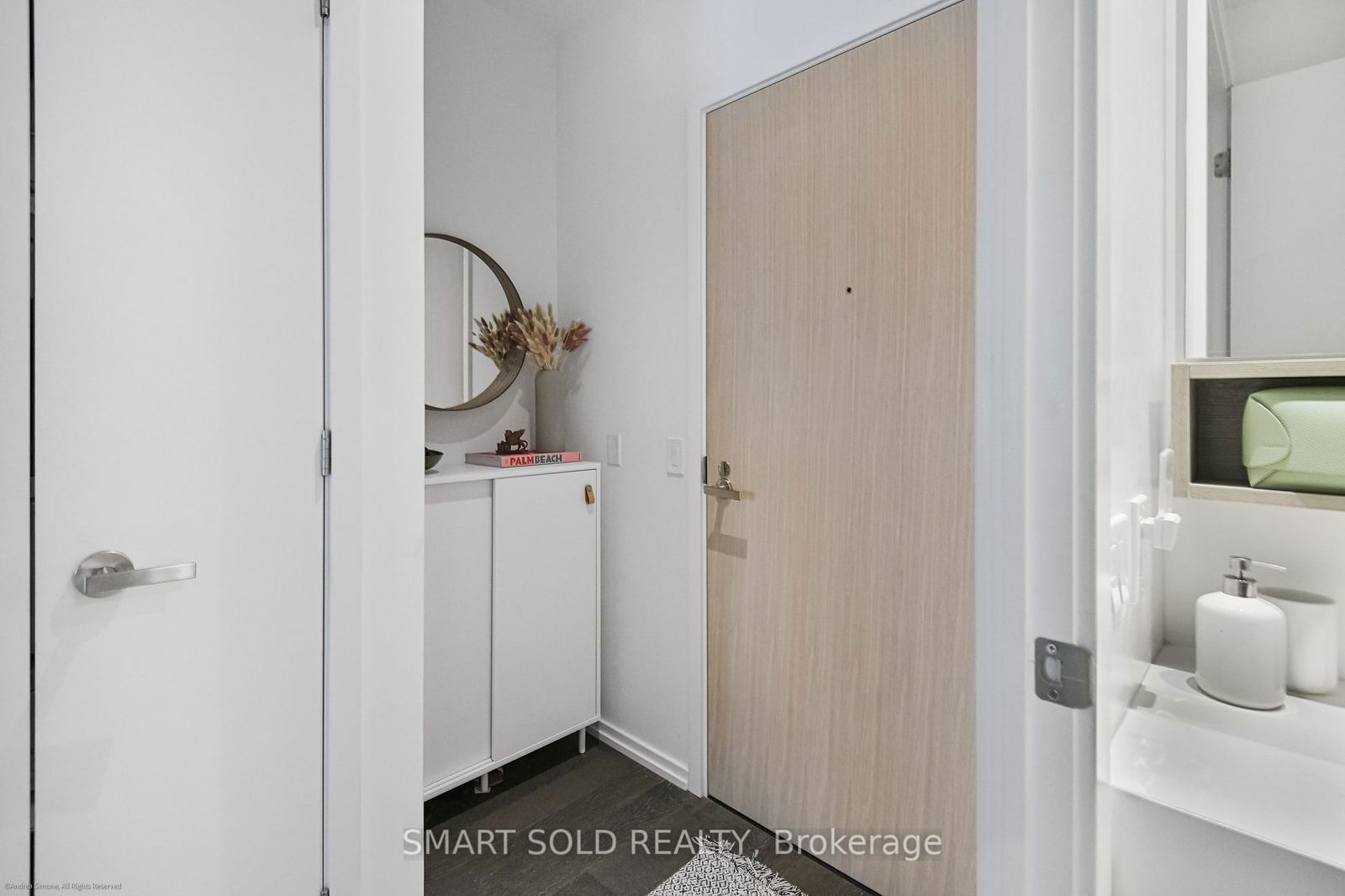 5 Soudan Ave, unit 915 for sale - image #2