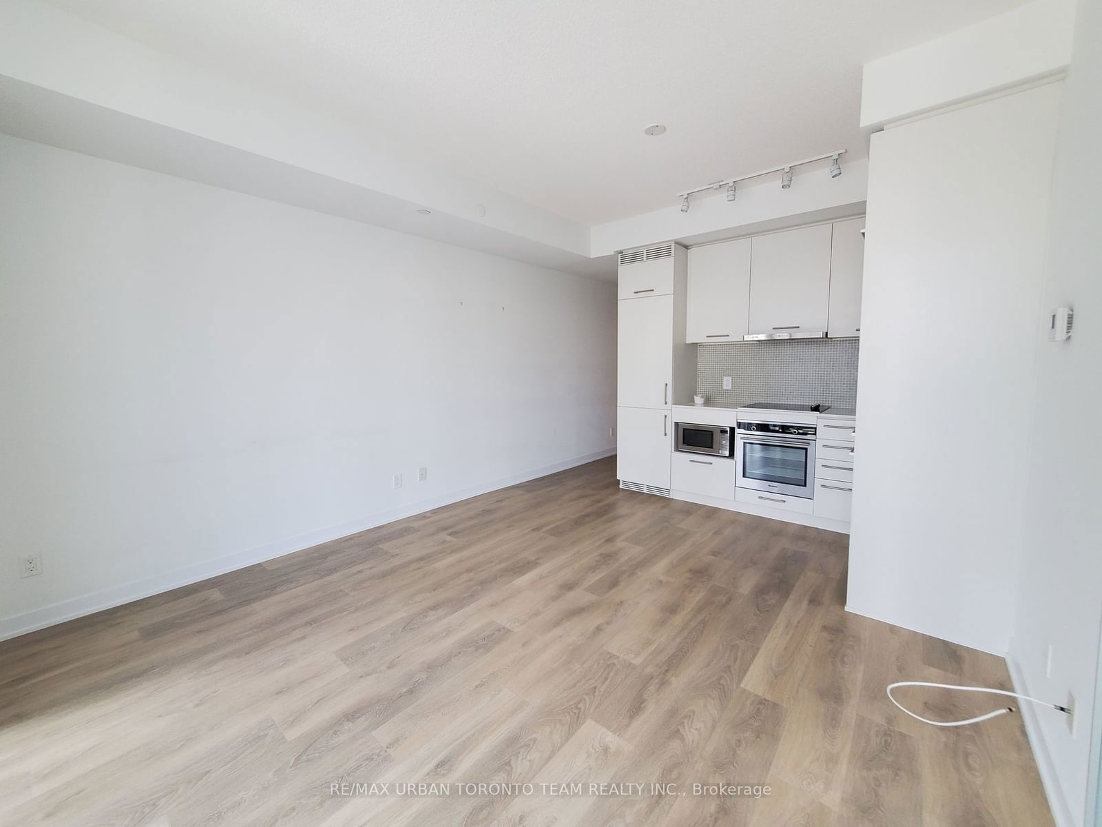 87 Peter St, unit 2213 for rent