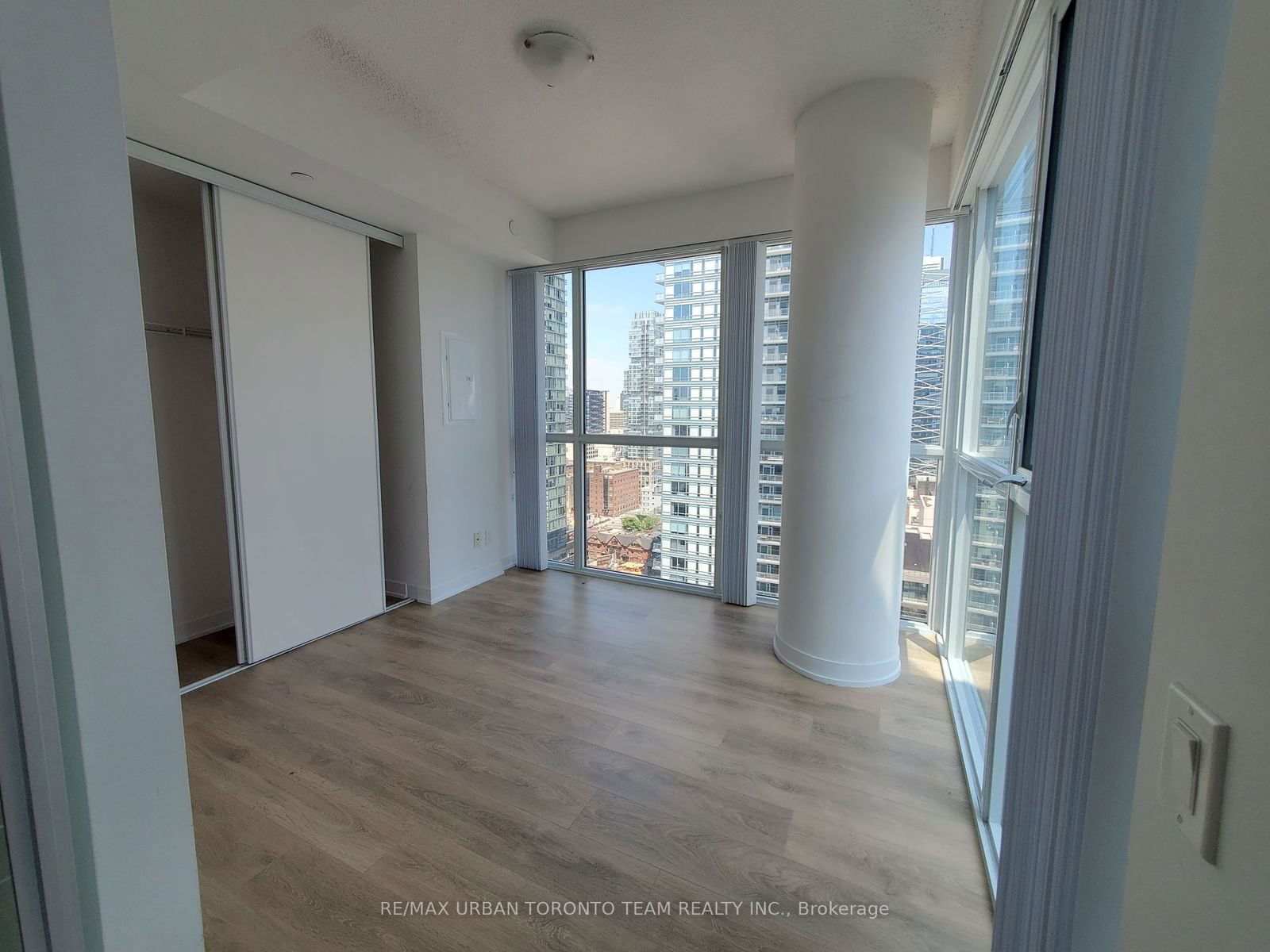 87 Peter St, unit 2213 for rent