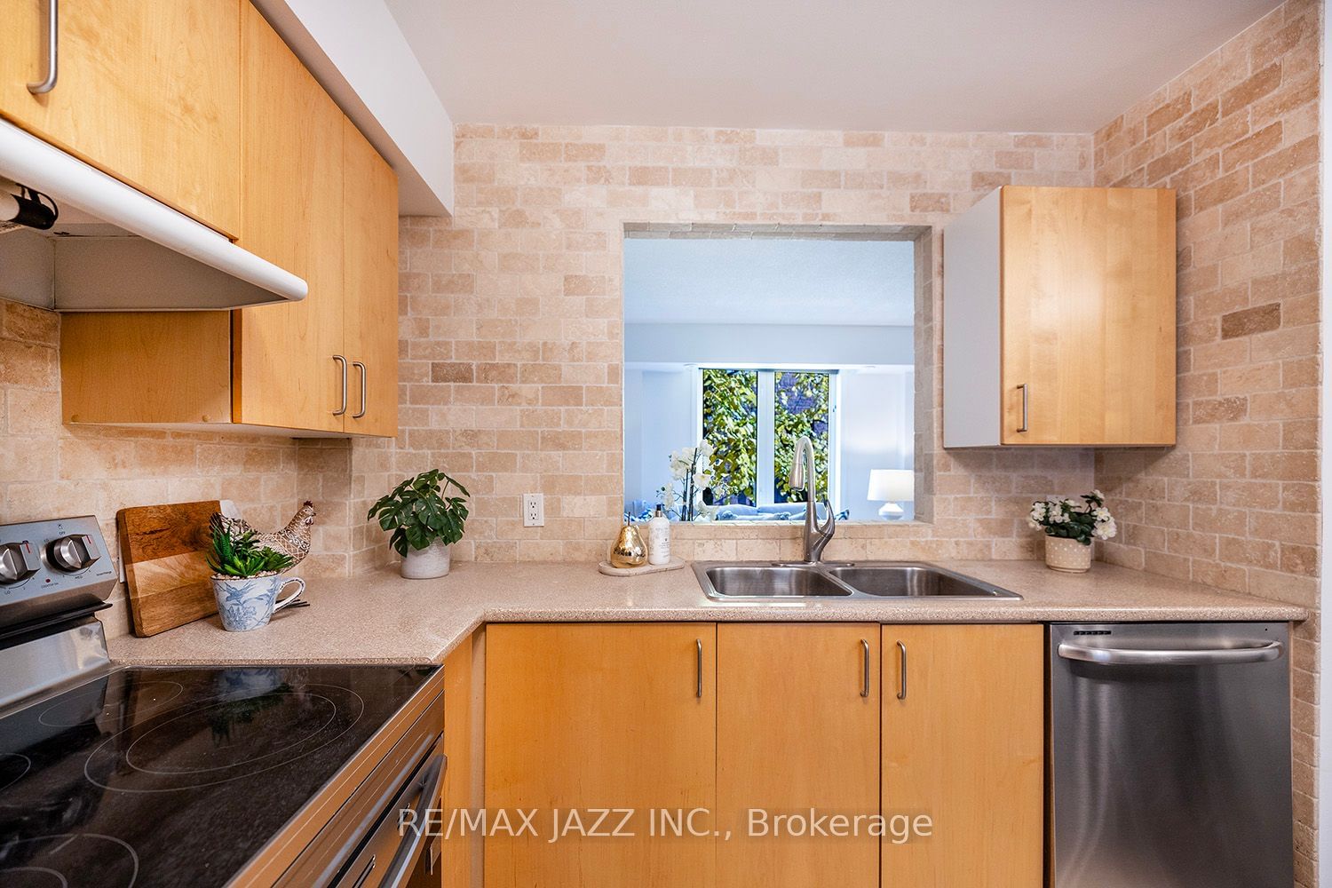 12 Douro St, unit TH426 for sale