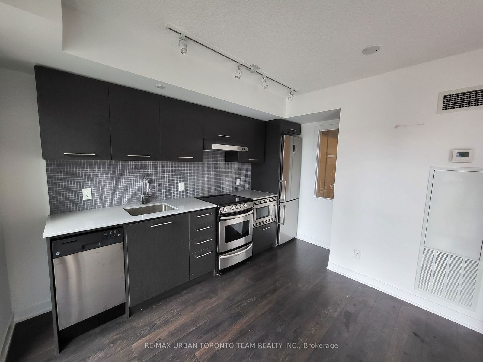 87 Peter St, unit 1109 for rent - image #3