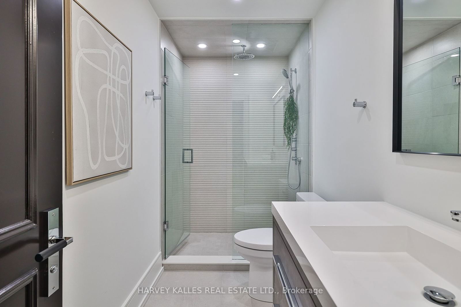 38 Avenue Rd, unit 111 for sale - image #20