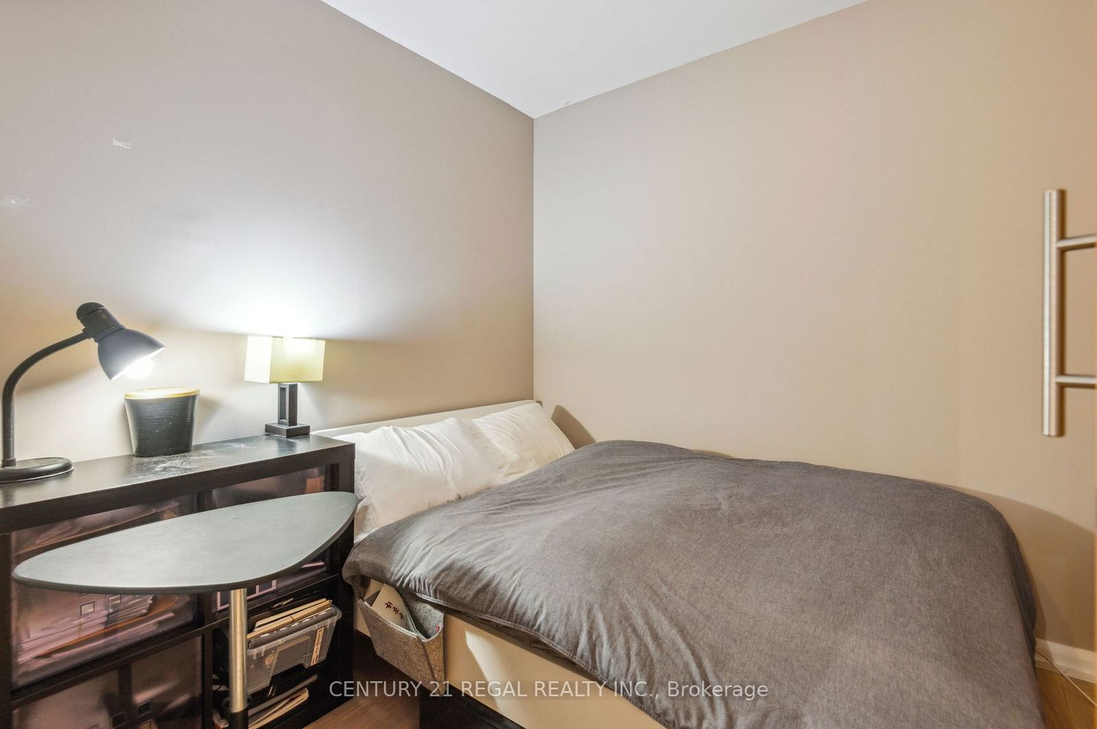 111 Elizabeth St, unit 501 for sale