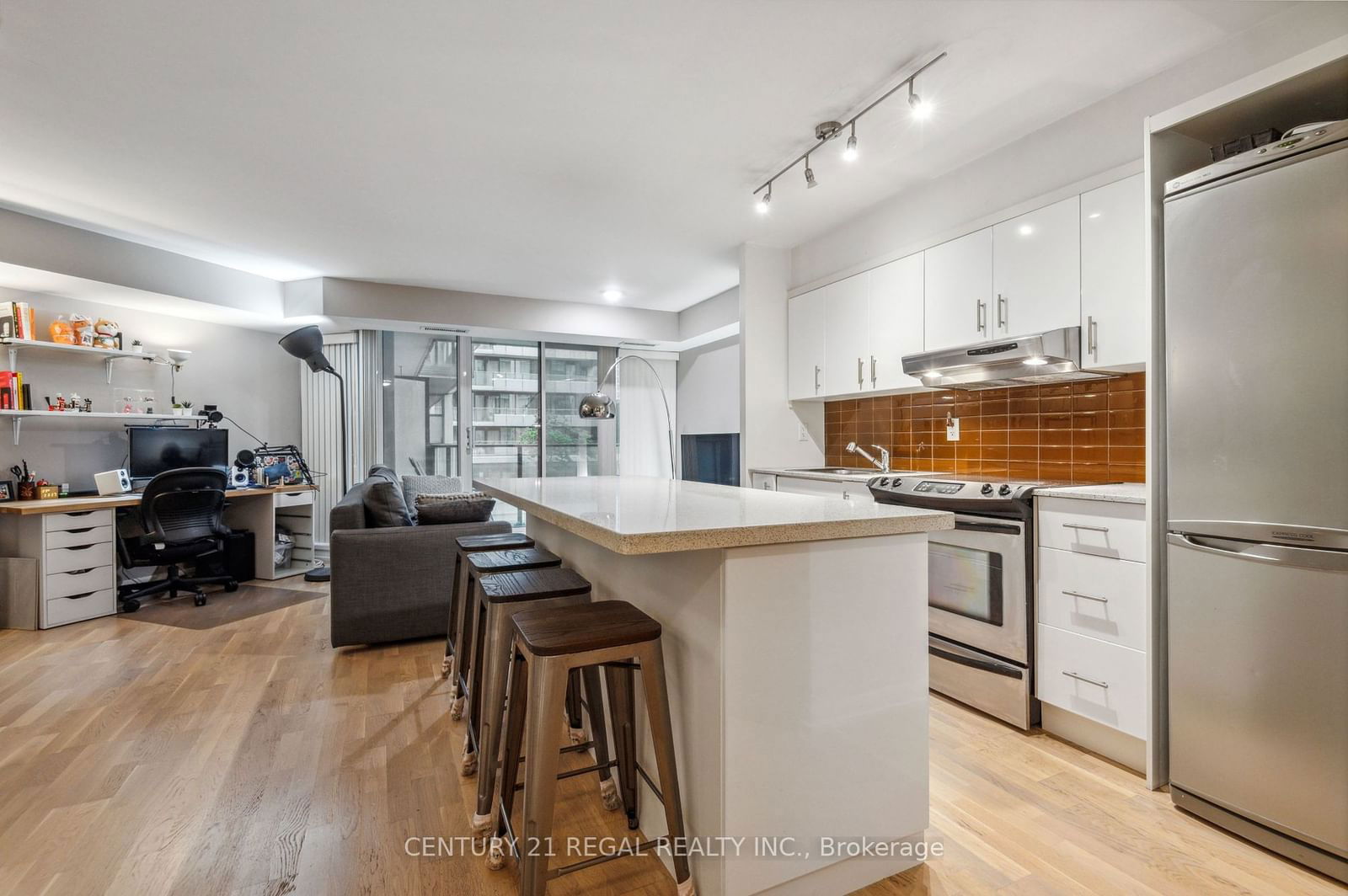 111 Elizabeth St, unit 501 for sale - image #3