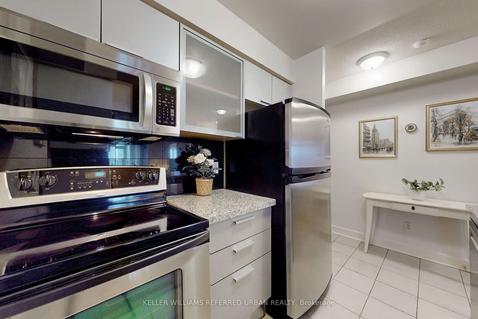 18 Harrison Garden Blvd W, unit 611 for sale - image #16