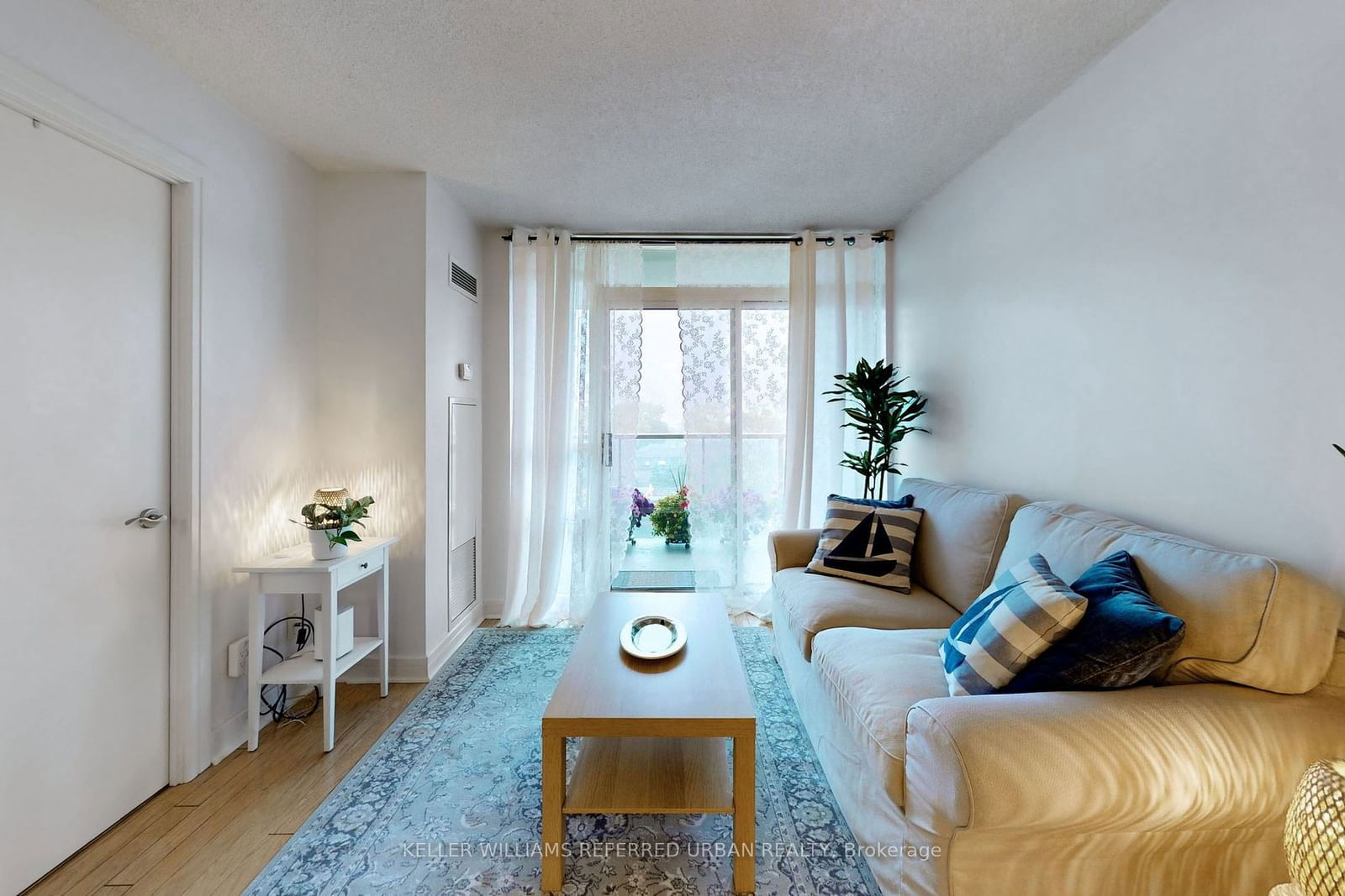 18 Harrison Garden Blvd W, unit 611 for sale - image #8