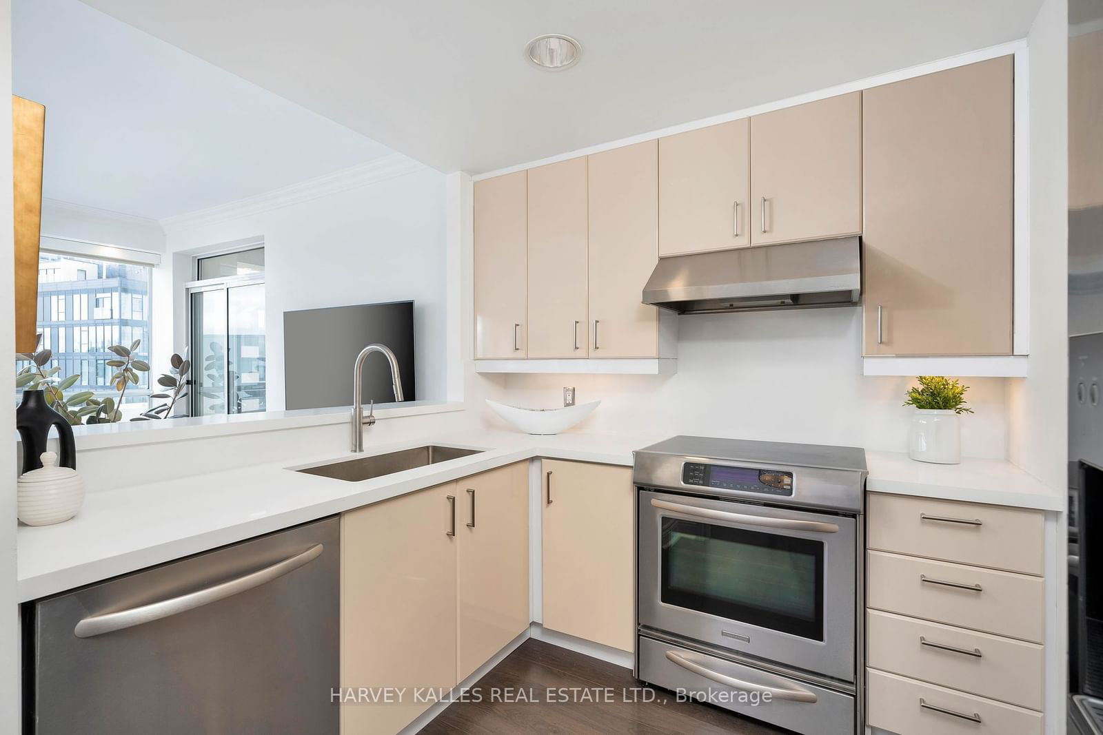 77 Avenue Rd, unit 506 for sale - image #13