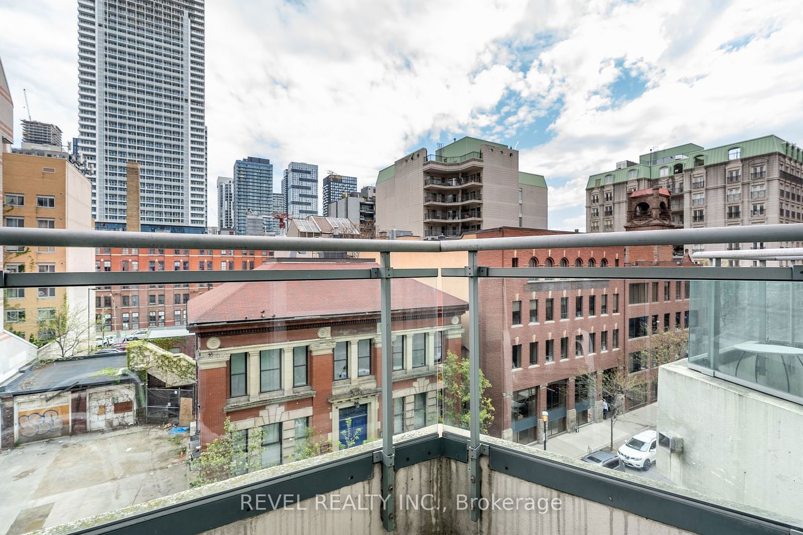 77 Lombard St N, unit 506 for sale