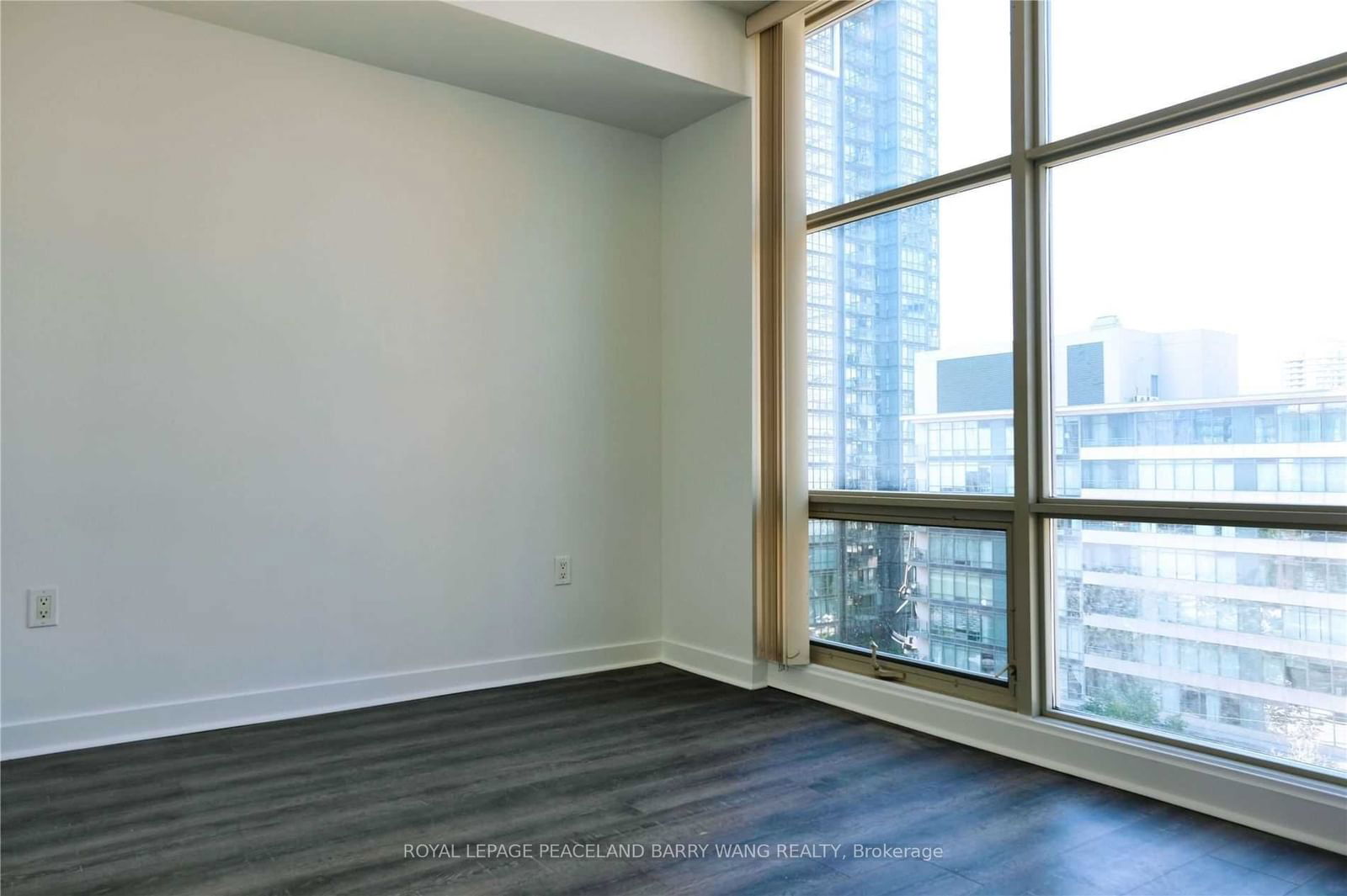 9 Spadina Ave, unit 710 for rent