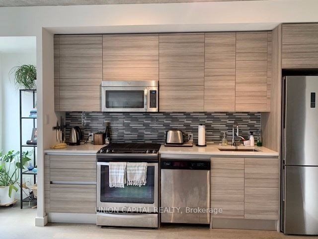 111 Bathurst St, unit 303 for rent - image #7