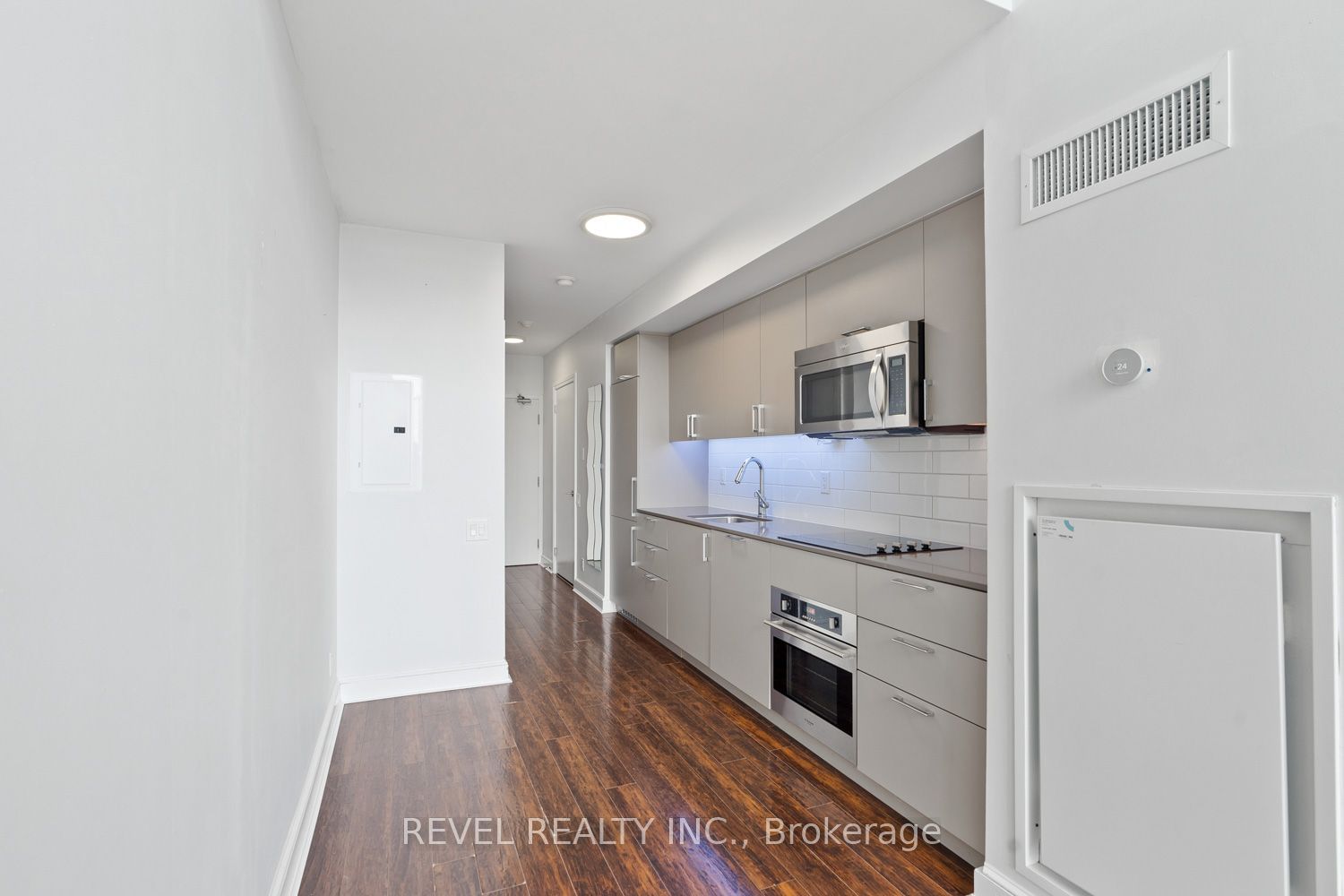 5 Hanna Ave, unit 643 for rent - image #3