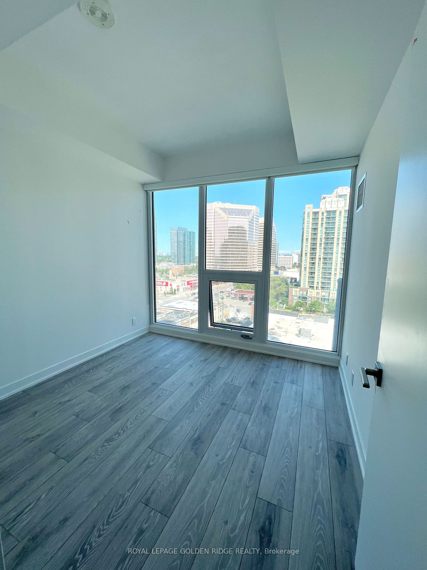 15 Holmes Ave, unit 1005 for rent - image #2