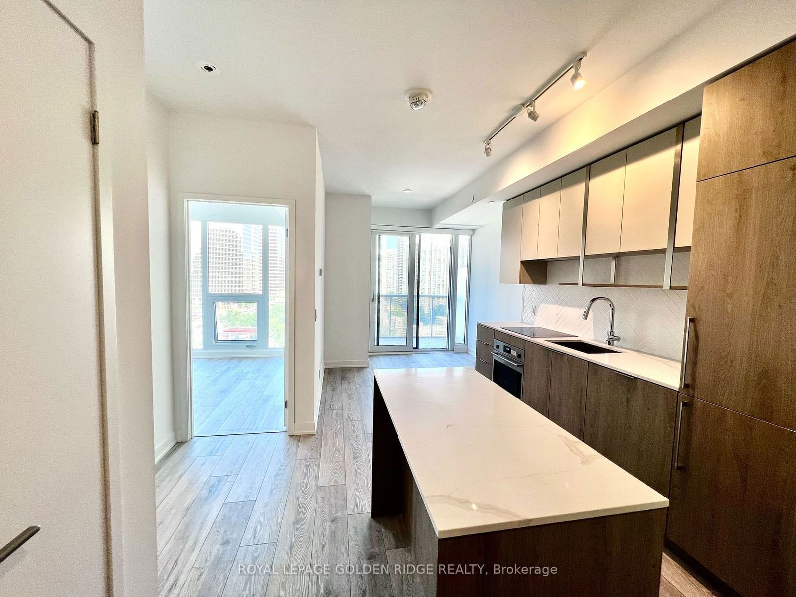 15 Holmes Ave, unit 1005 for rent - image #4