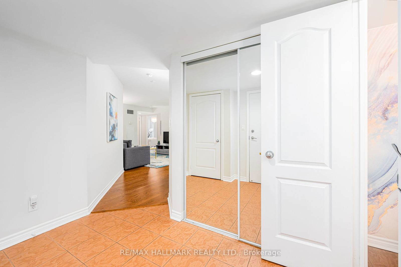 3 Rean Dr, unit 112 for sale - image #4