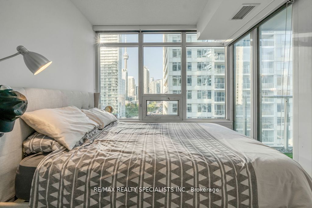 19 Bathurst St, unit 1109 for sale