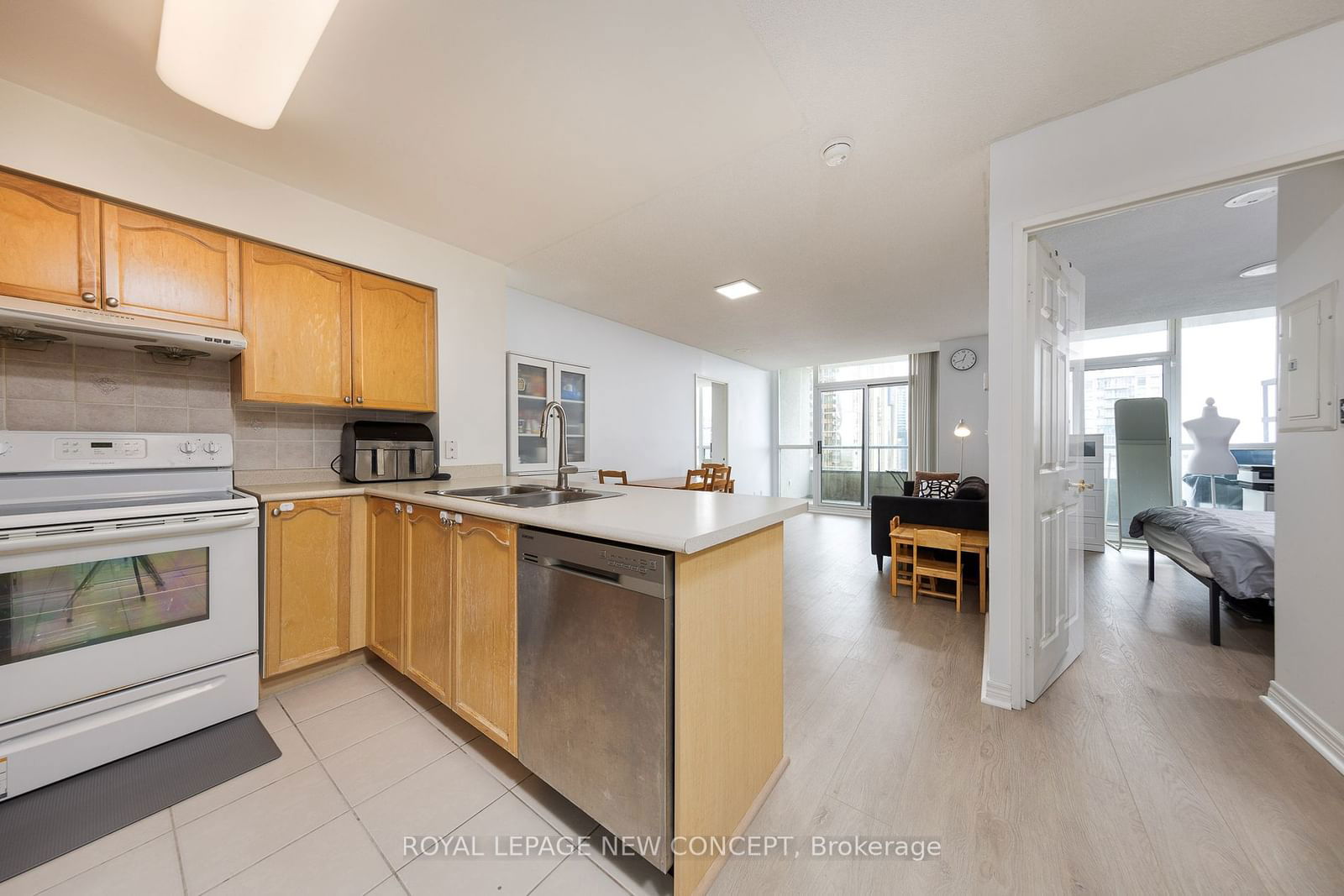 23 Hollywood Ave, unit 2803 for sale