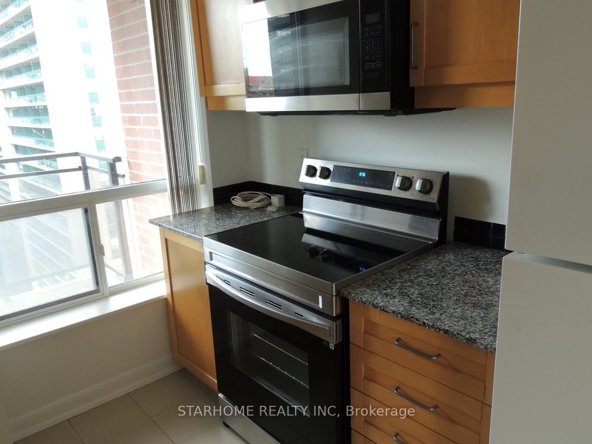 33 Sheppard Ave E, unit 1808 for rent - image #3