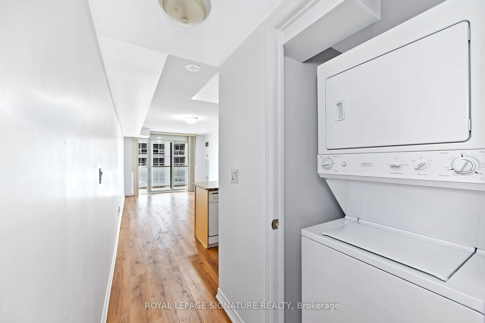 761 Bay St, unit 1914 for rent