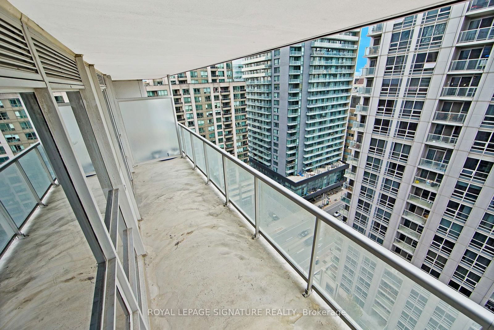 761 Bay St, unit 1914 for rent