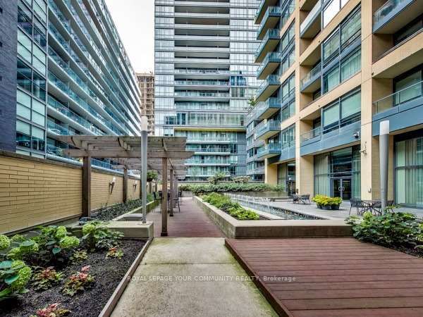 438 King St W, unit 412 for rent - image #11