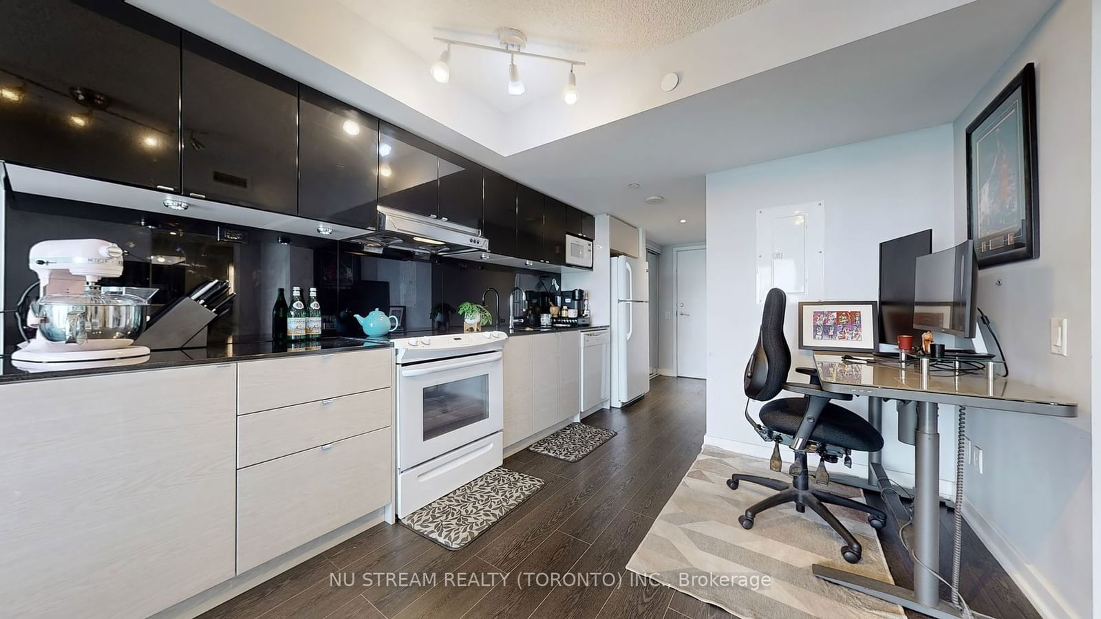 72 Esther Shiner Blvd, unit 2111 for sale - image #10