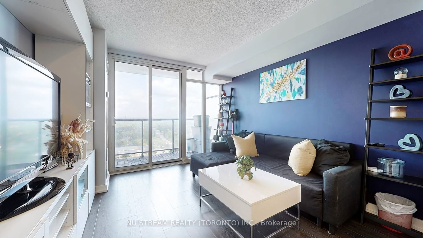 72 Esther Shiner Blvd, unit 2111 for sale - image #4