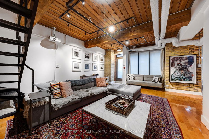 436 Wellington St W, unit 105 for sale - image #1