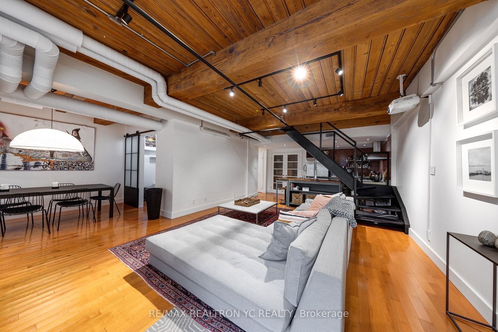 436 Wellington St W, unit 105 for sale - image #3