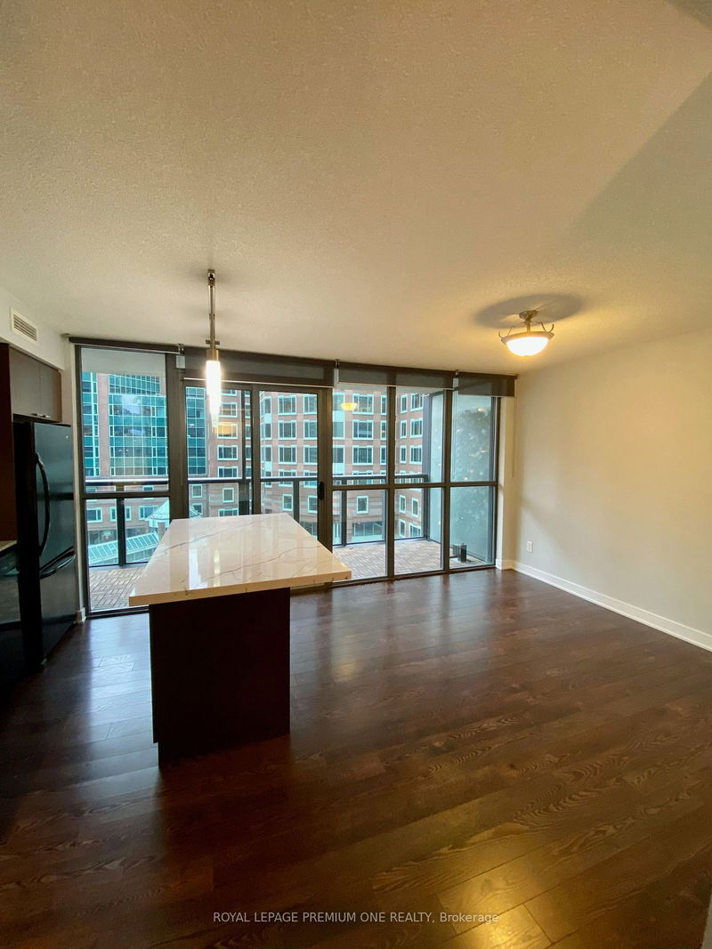 110 Charles St E, unit 811 for rent - image #1