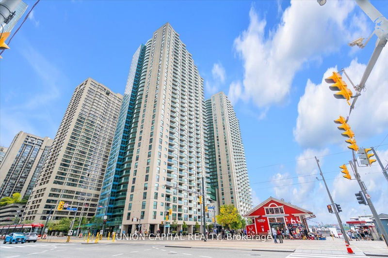 77 Harbour Sq, unit 902 for rent