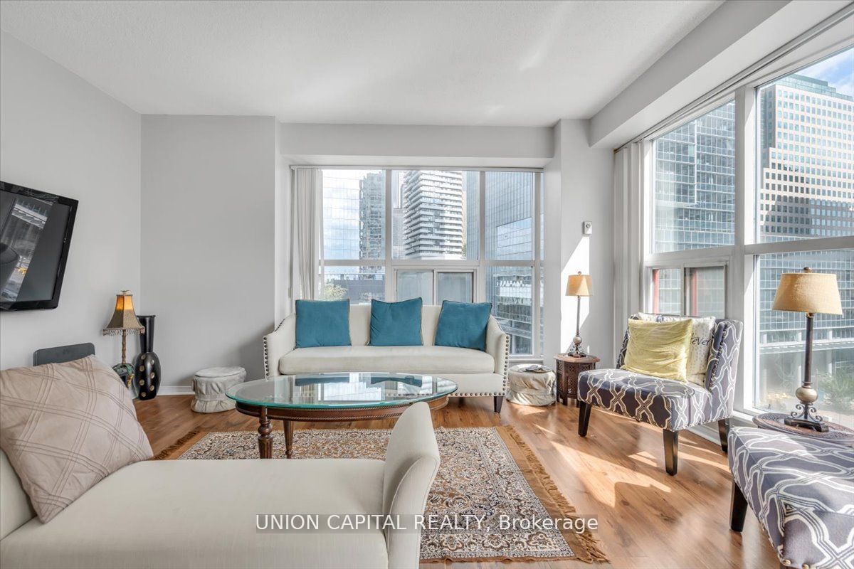 77 Harbour Sq, unit 902 for rent - image #21