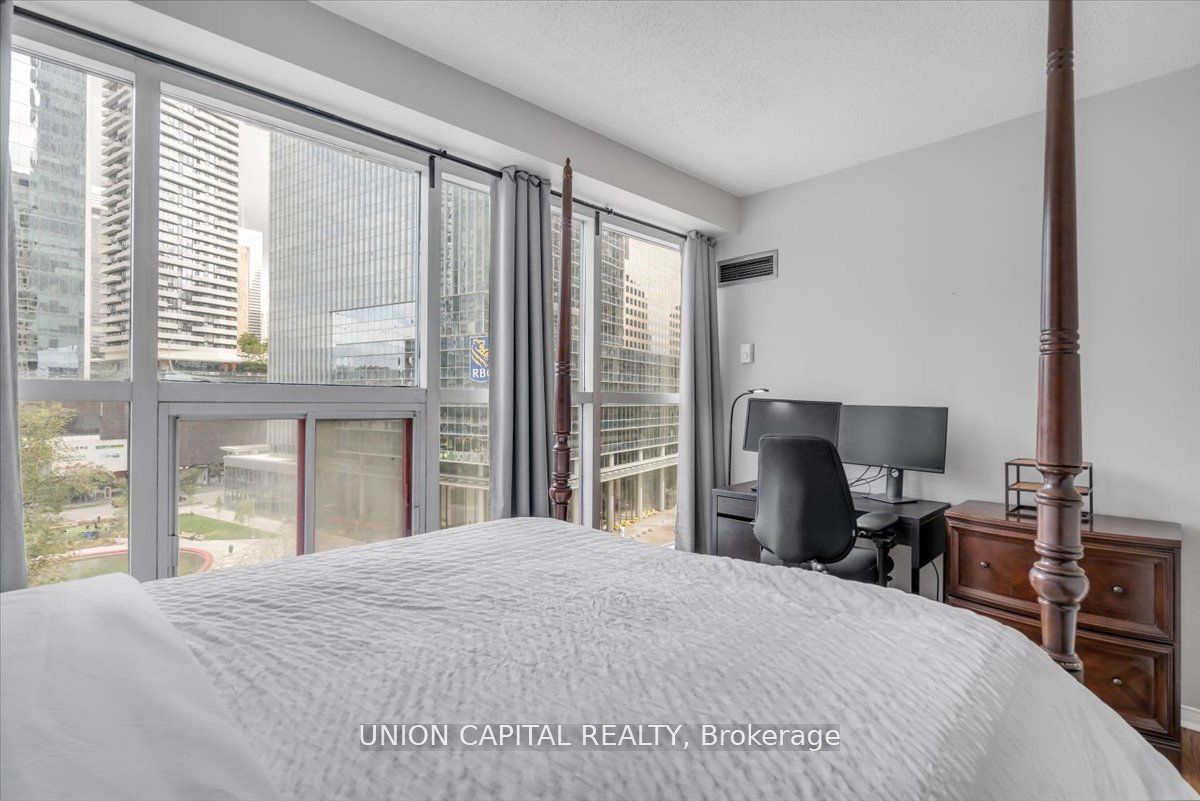 77 Harbour Sq, unit 902 for rent - image #34