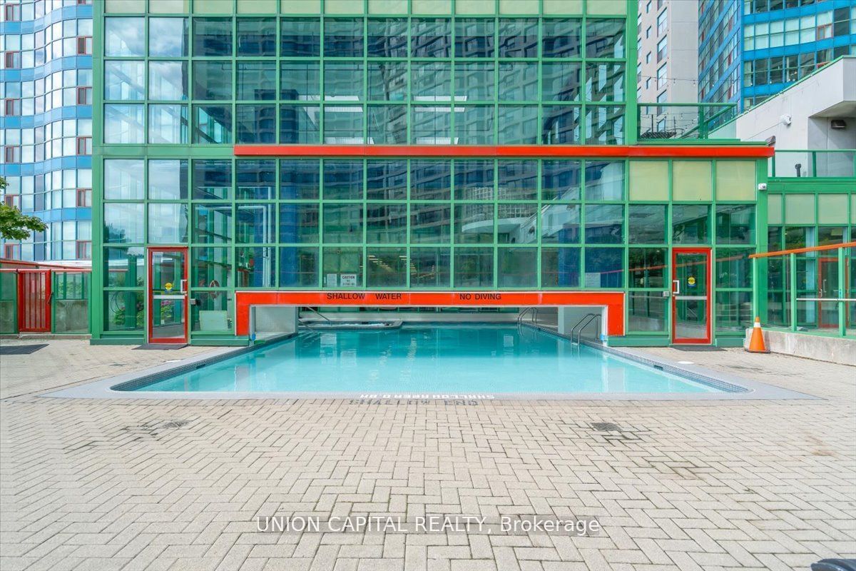 77 Harbour Sq, unit 902 for rent - image #39