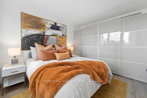 360 Bloor St E, unit 511 for sale