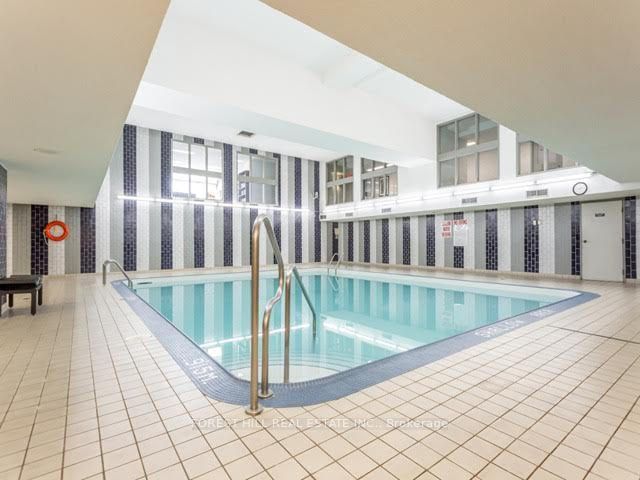 360 Bloor St E, unit 511 for sale