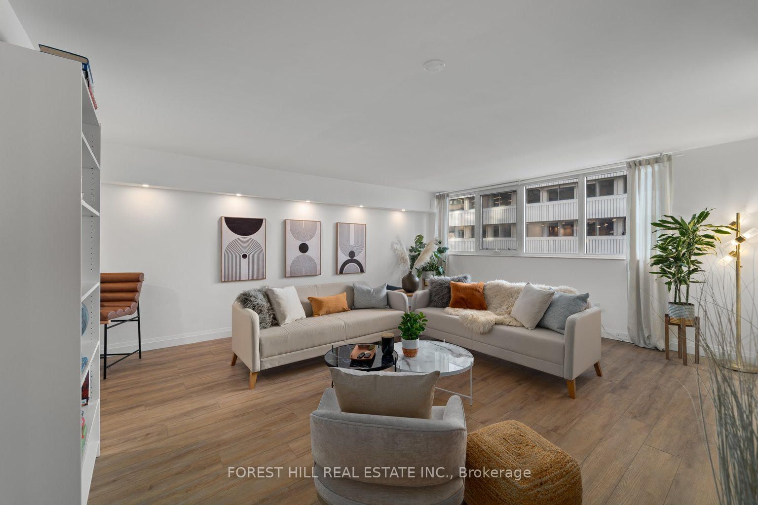 360 Bloor St E, unit 511 for sale