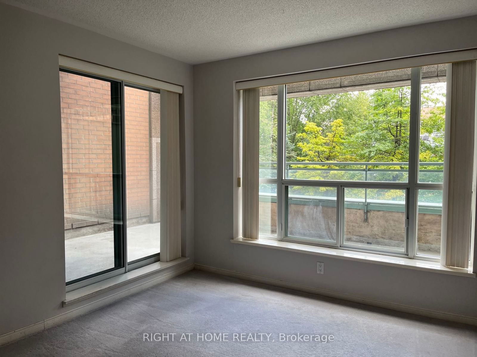 889 Bay St, unit 202 for sale - image #11