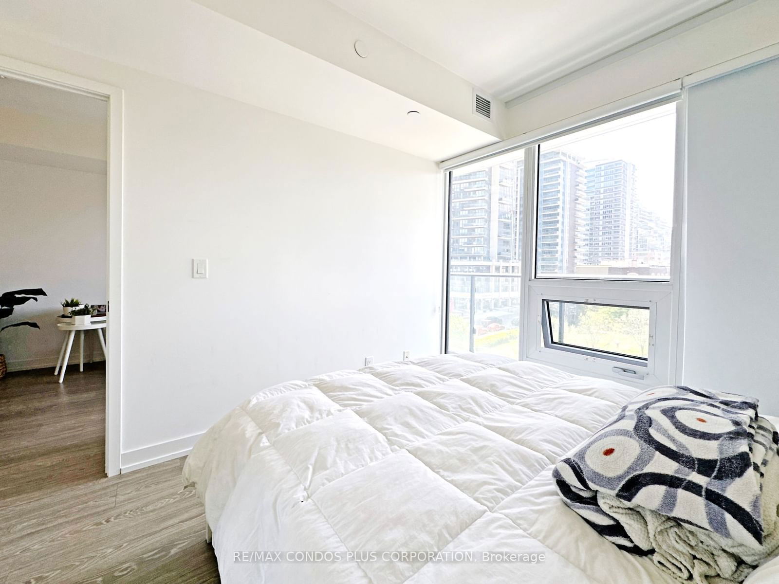 19 Western Battery Rd, unit 315 for sale - image #17