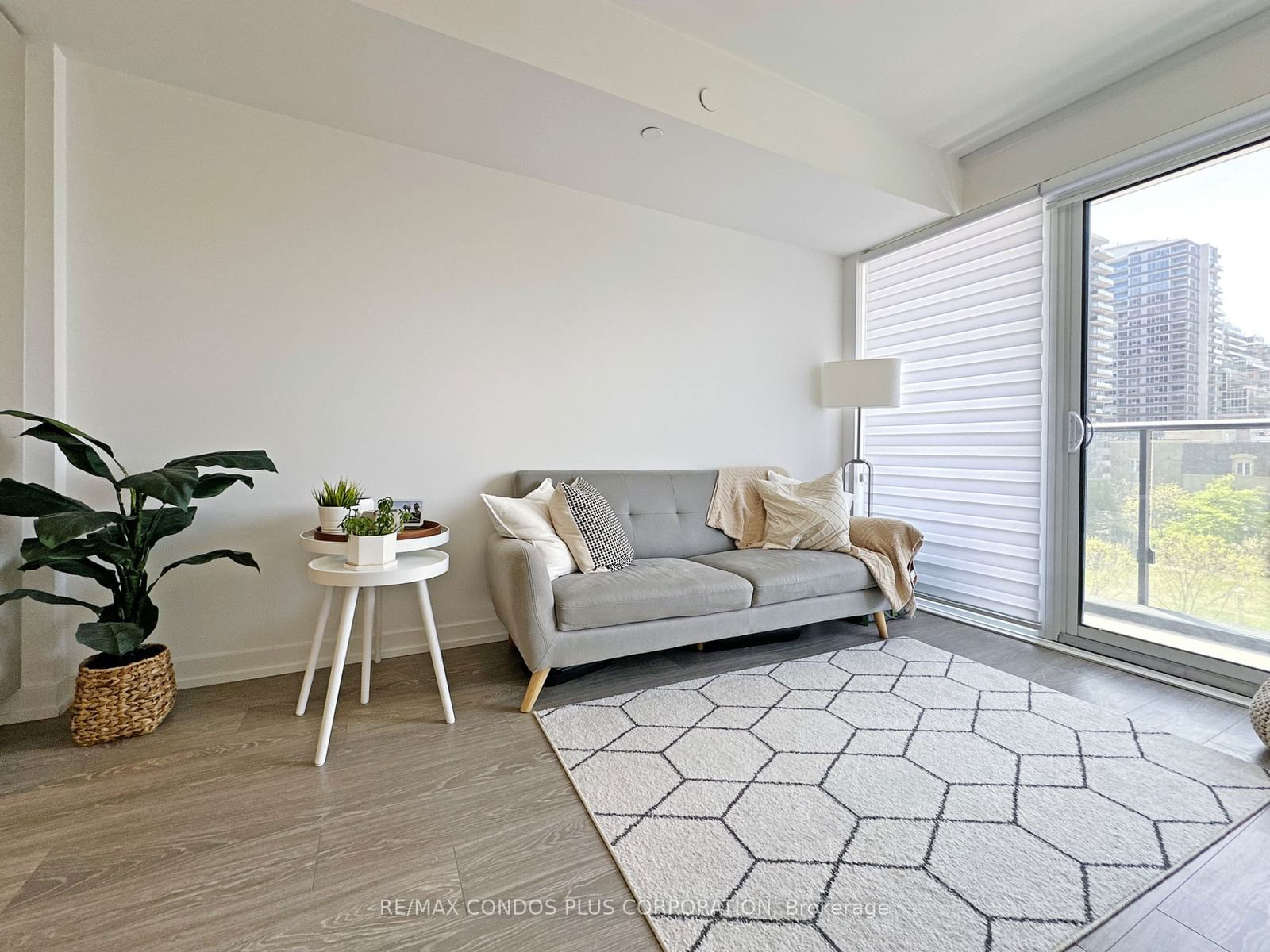 19 Western Battery Rd, unit 315 for sale - image #4