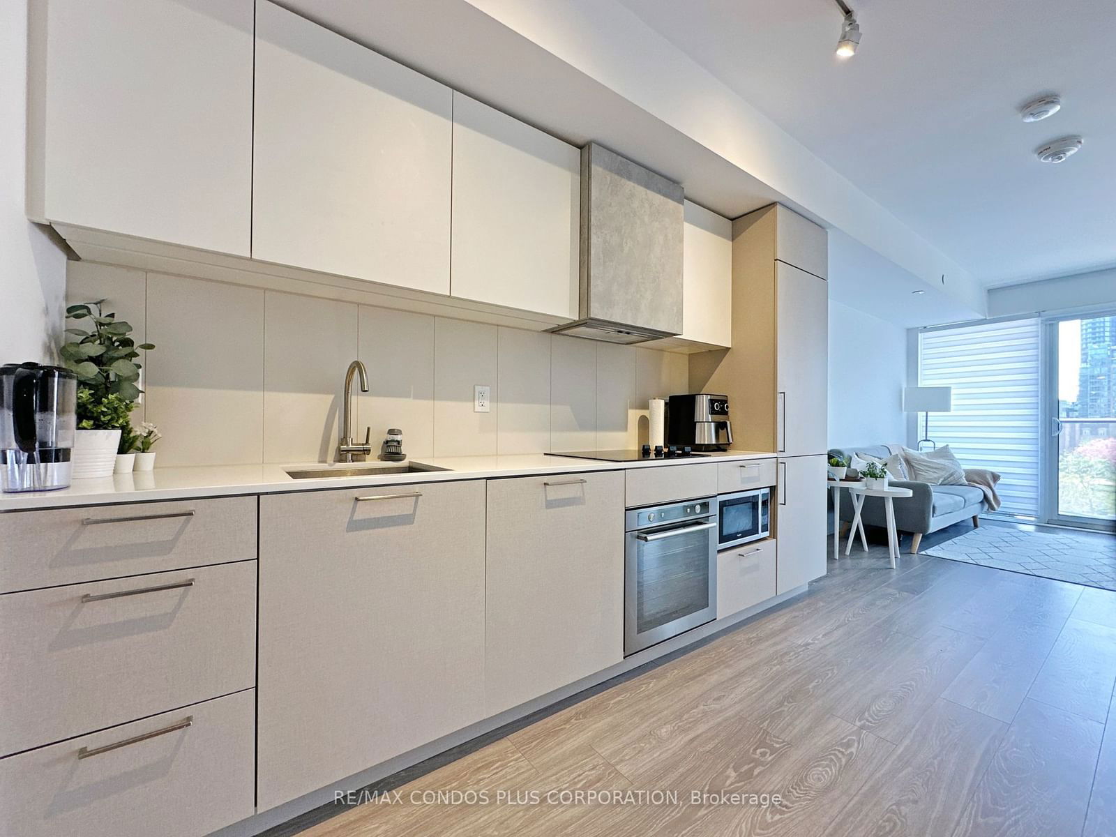 19 Western Battery Rd, unit 315 for sale - image #9