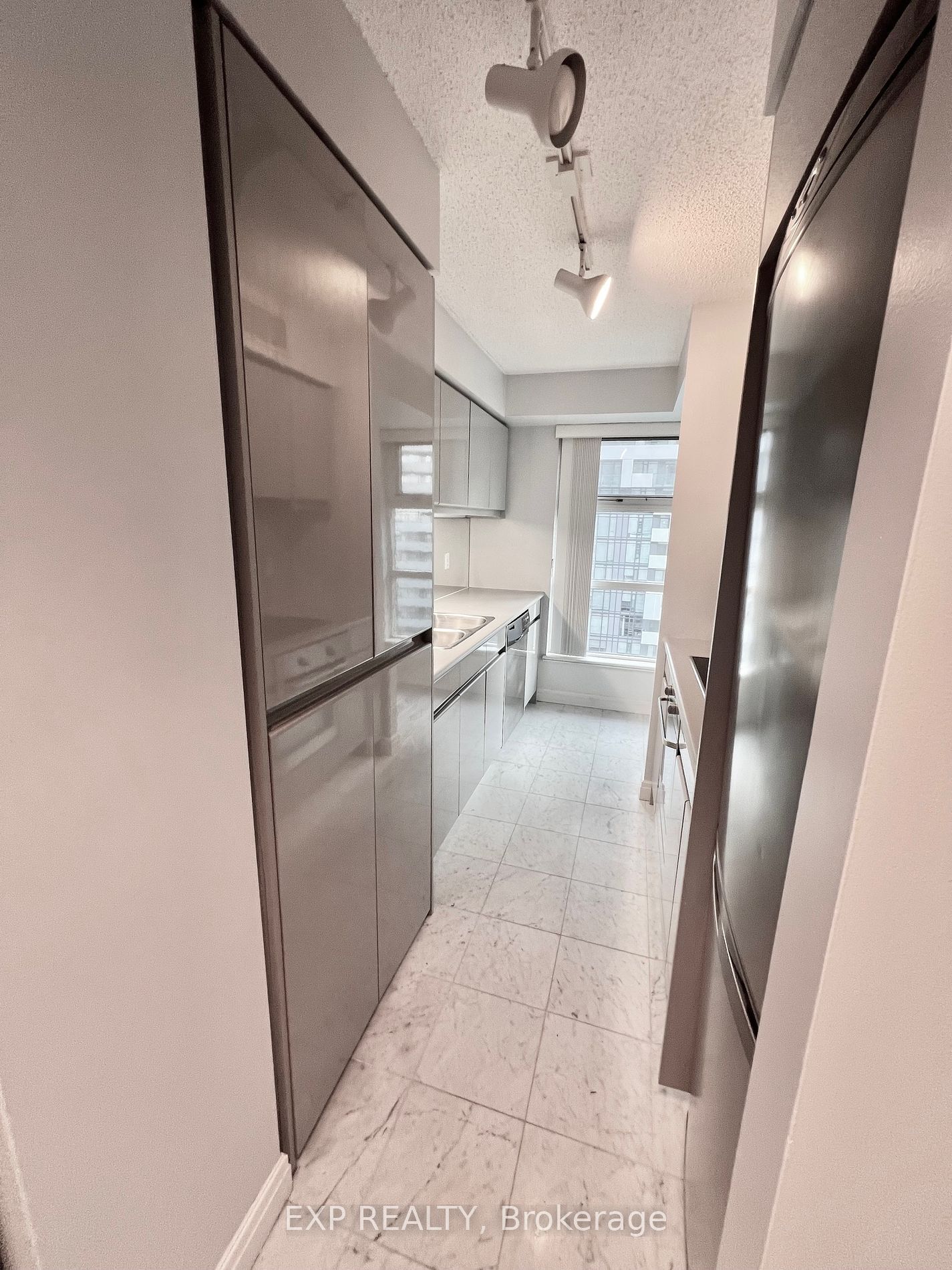 50 Lombard St, unit 1605 for rent