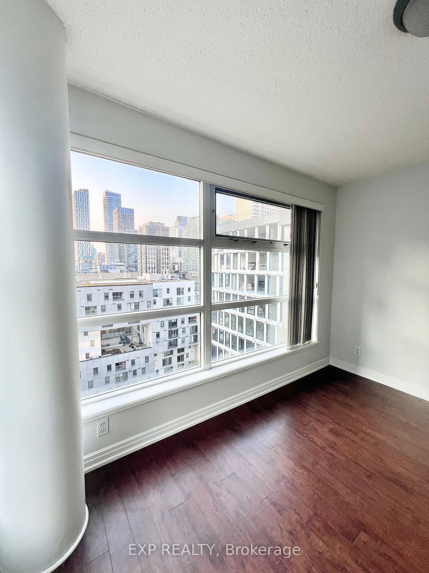 50 Lombard St, unit 1605 for rent