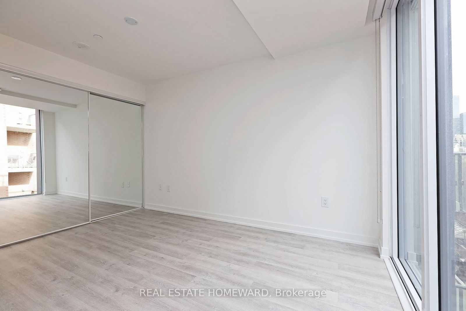 158 Front St, unit 706 for sale - image #12